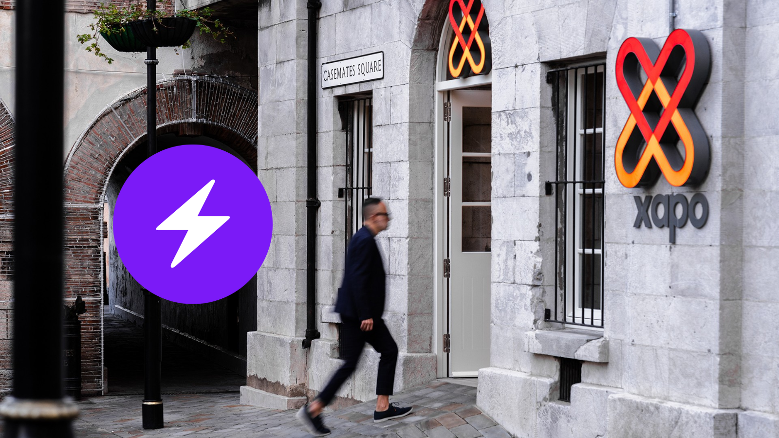 A photo representation of the Bitcoin event, Xapo becomes the first bank to integrate the lightning network